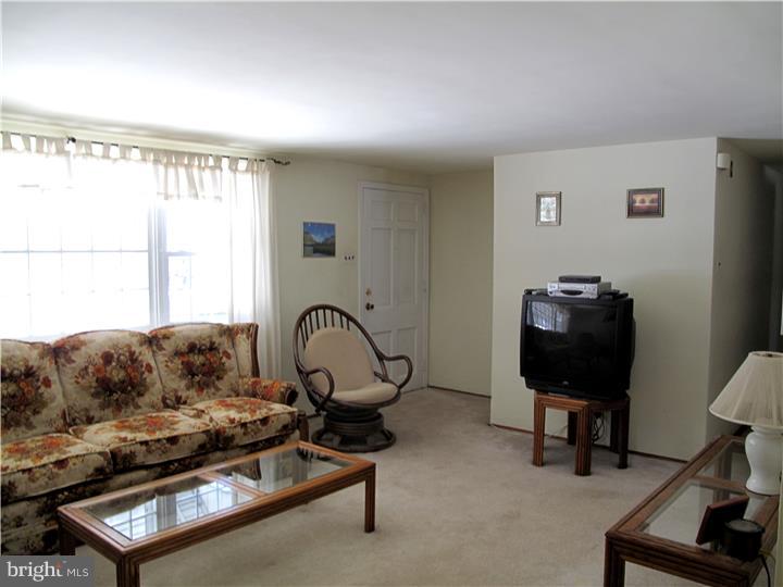 637 Beverly Road Holland, PA 18966 - Photo 3 of 20 Living Room
