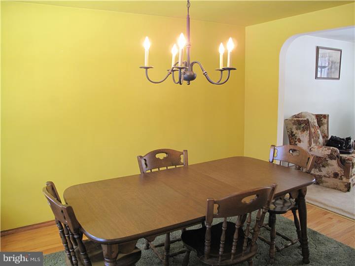 637 Beverly Road Holland, PA 18966 - Photo 6 of 20 Dining Room