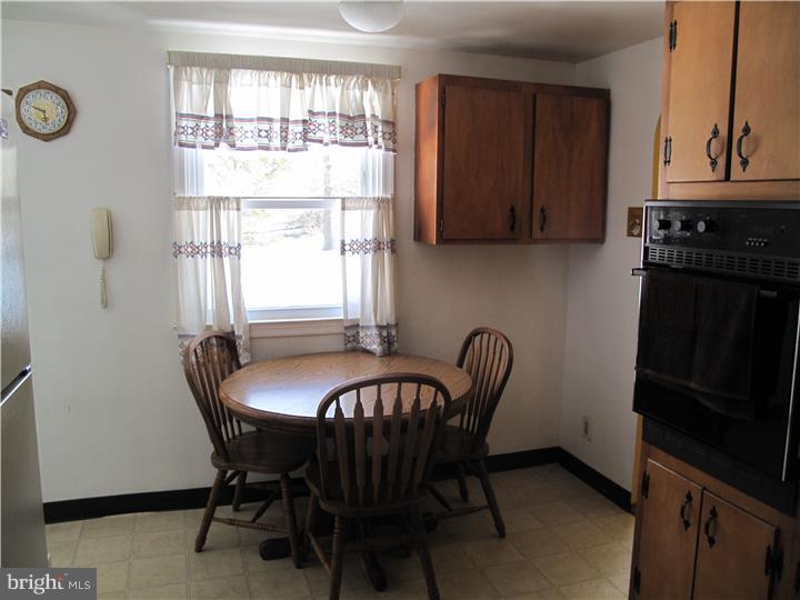 637 Beverly Road Holland, PA 18966 - Photo 9 of 20 Kitchen