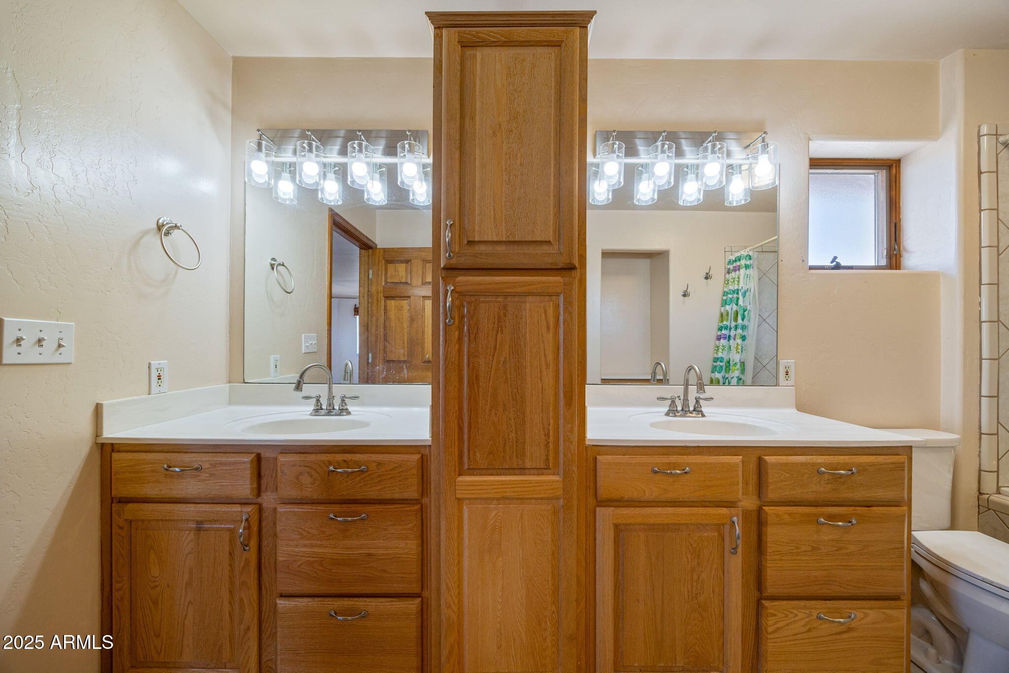 800 Arena Estates Taylor, AZ 85939 - Photo 25 of 50 a bathroom with a double vanity sink and a mirror