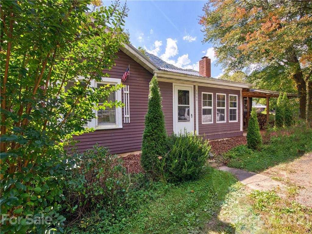 3900 Pigeon Road Waynesville, NC 28786 - Photo 2 of 20 Gallery Image 2