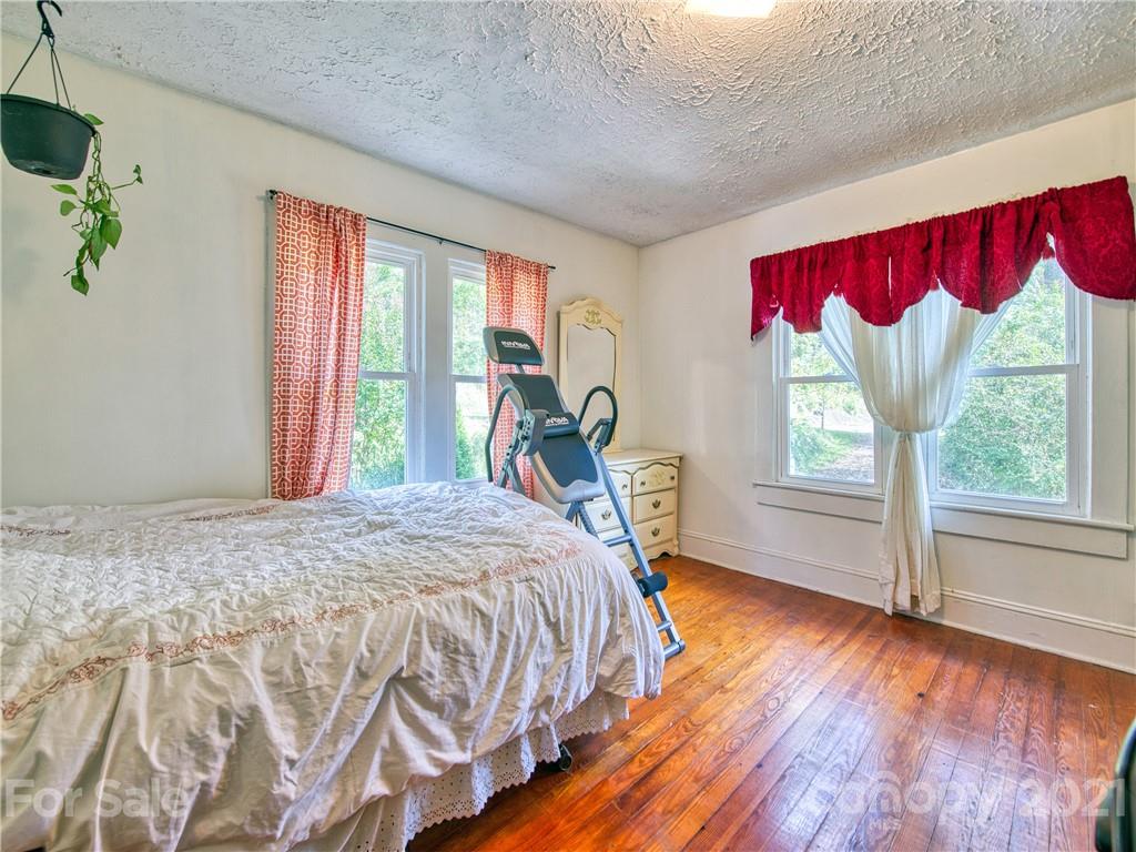 3900 Pigeon Road Waynesville, NC 28786 - Photo 14 of 20 Gallery Image 14