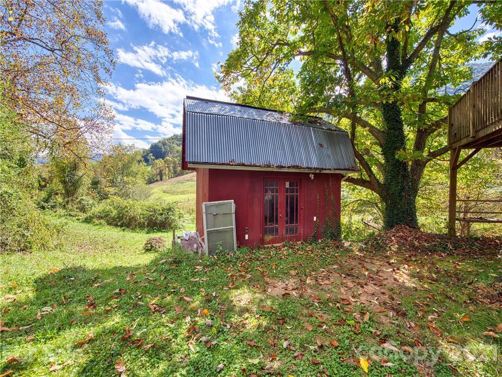 3900 Pigeon Road Waynesville, NC 28786 - Photo 4 of 20 Gallery Image 4