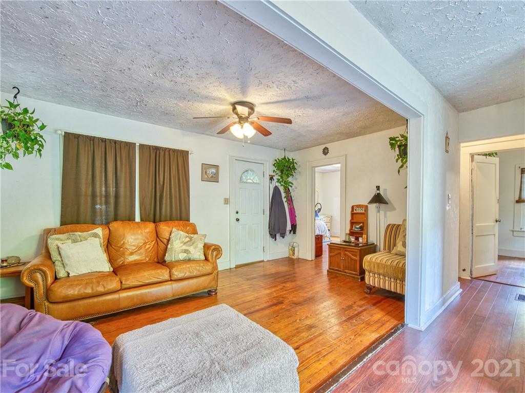 3900 Pigeon Road Waynesville, NC 28786 - Photo 9 of 20 Gallery Image 9
