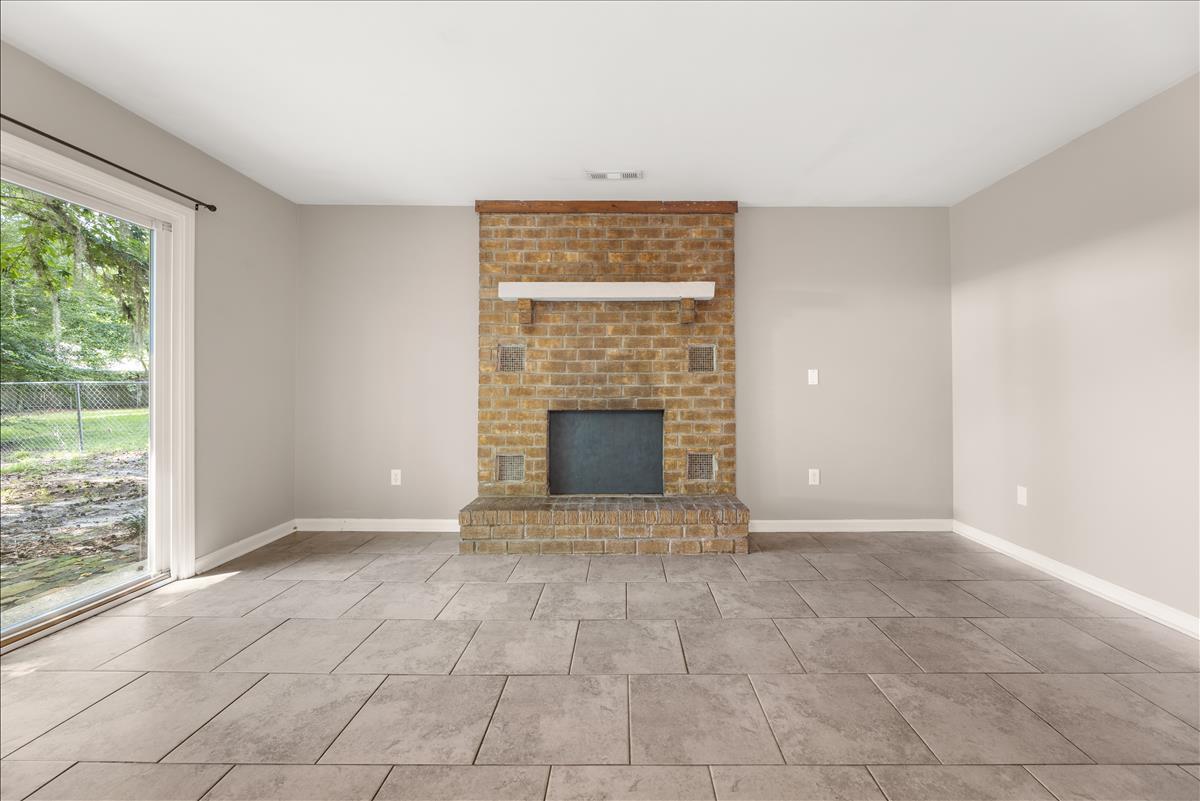 406 Temple Road Ladson, SC 29456 - Photo 6 of 18 Interior (3 of 15)