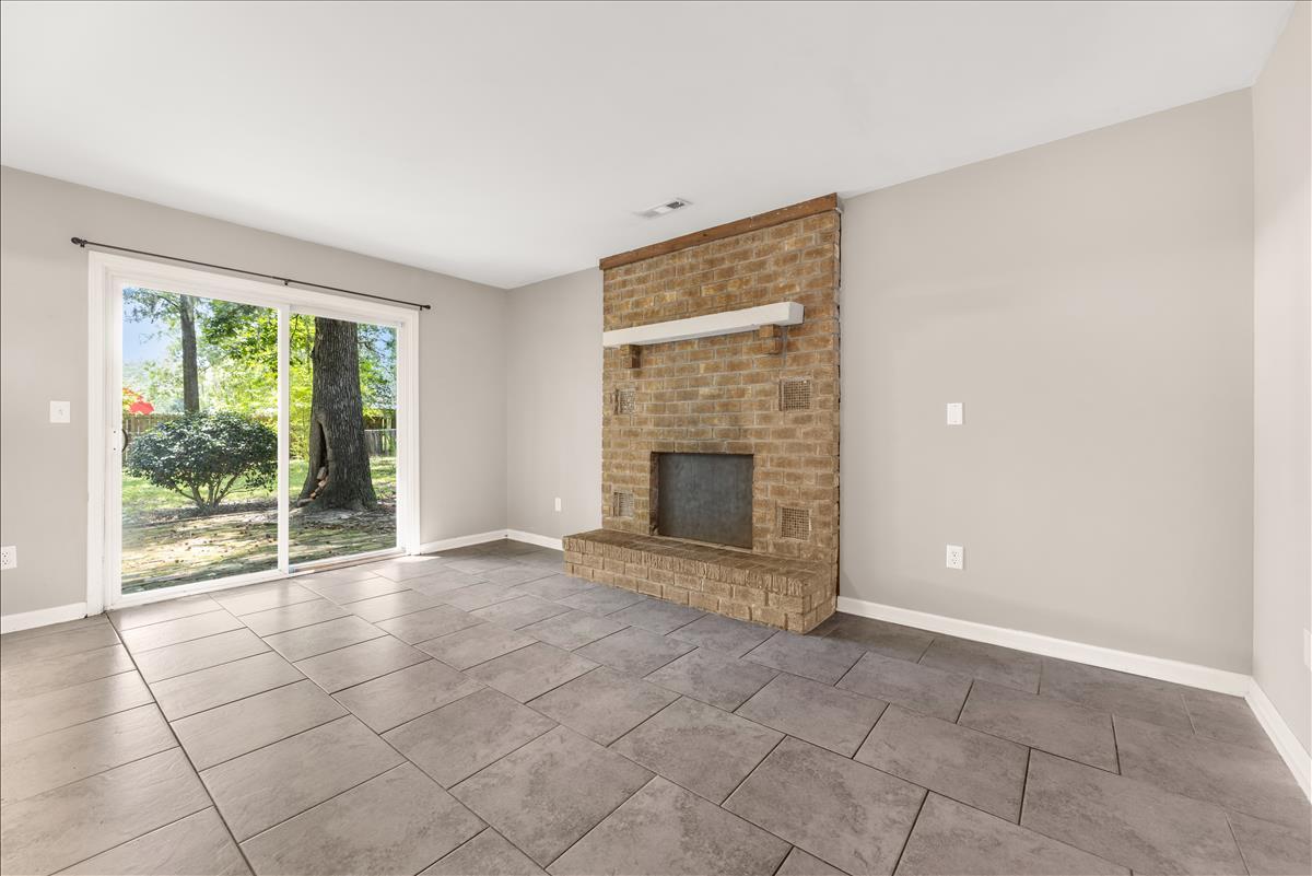 406 Temple Road Ladson, SC 29456 - Photo 7 of 18 Interior (4 of 15)