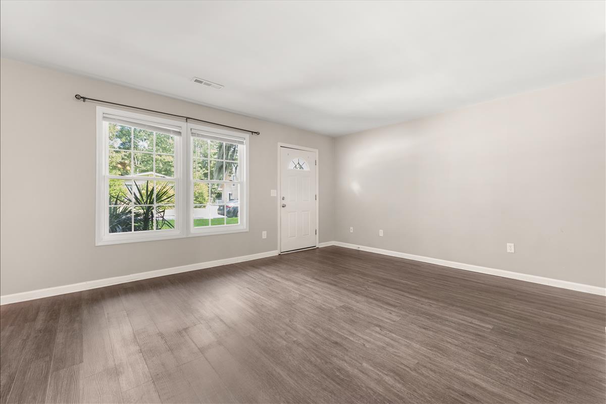 406 Temple Road Ladson, SC 29456 - Photo 8 of 18 Interior (5 of 15)