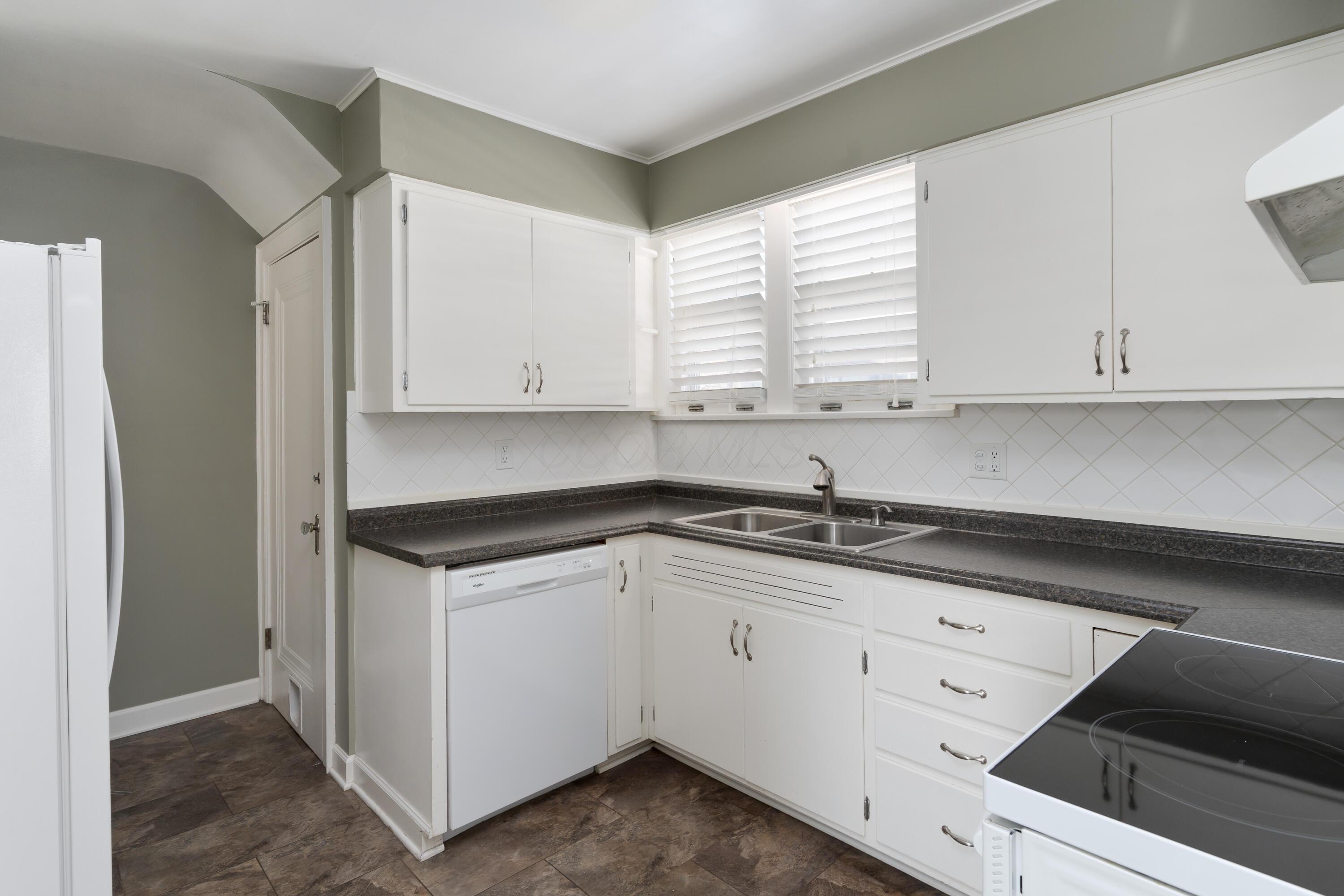 984 South Cassingham Road Columbus, OH 43209 - Photo 35 of 38 984 S Cassingham_14