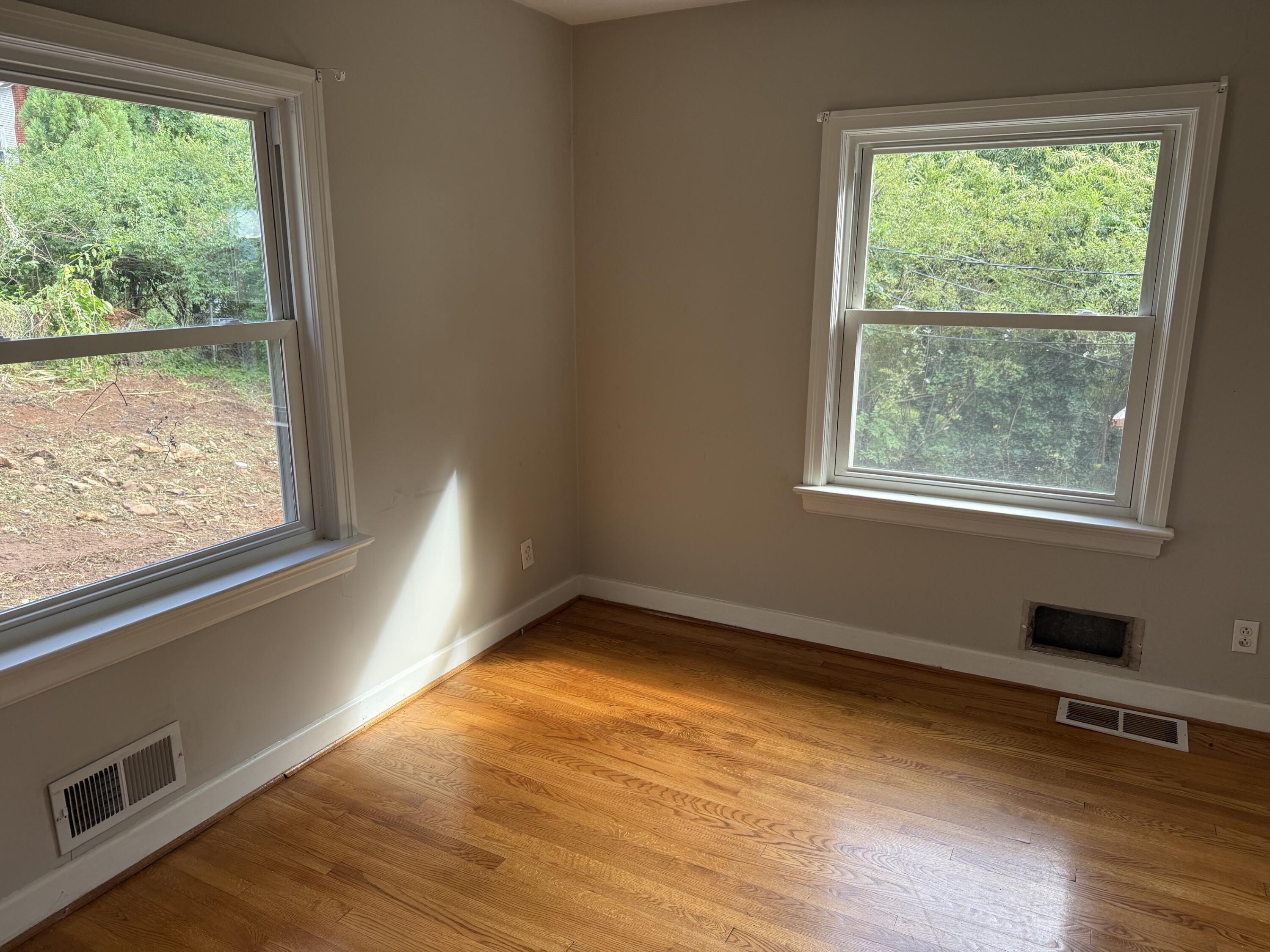 2239 Woodcliff Road Southeast Roanoke, VA 24014 - Photo 12 of 14 IMG_0689