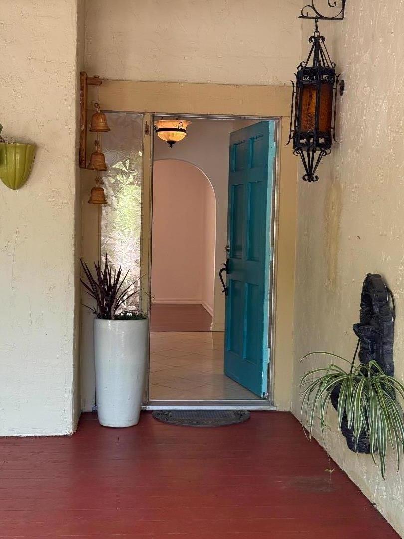 40 Cathy Lane Scotts Valley, CA 95066 - Photo 4 of 14 a view of a hallway with a potted plant