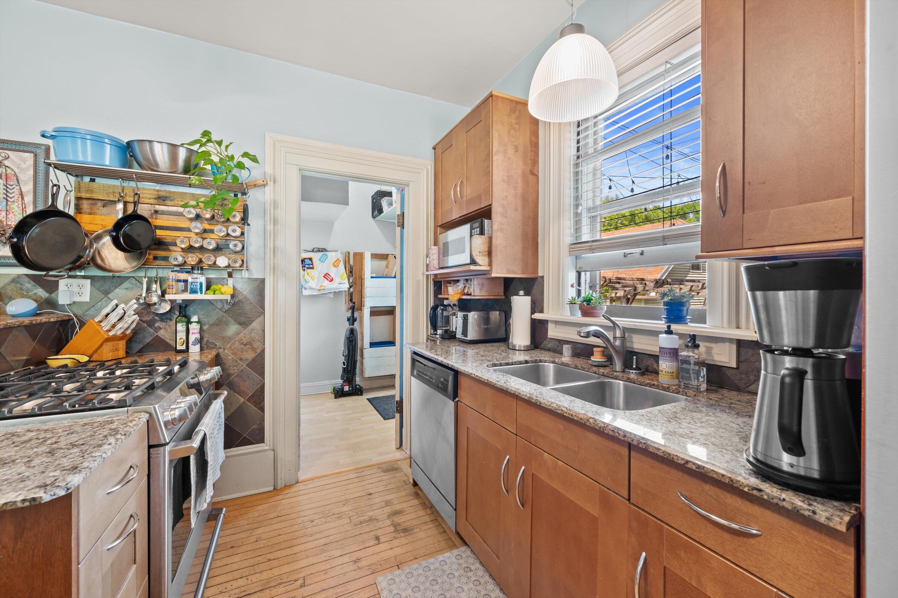 3174 South Herman Street Milwaukee, WI 53207 - Photo 11 of 25 Kitchen