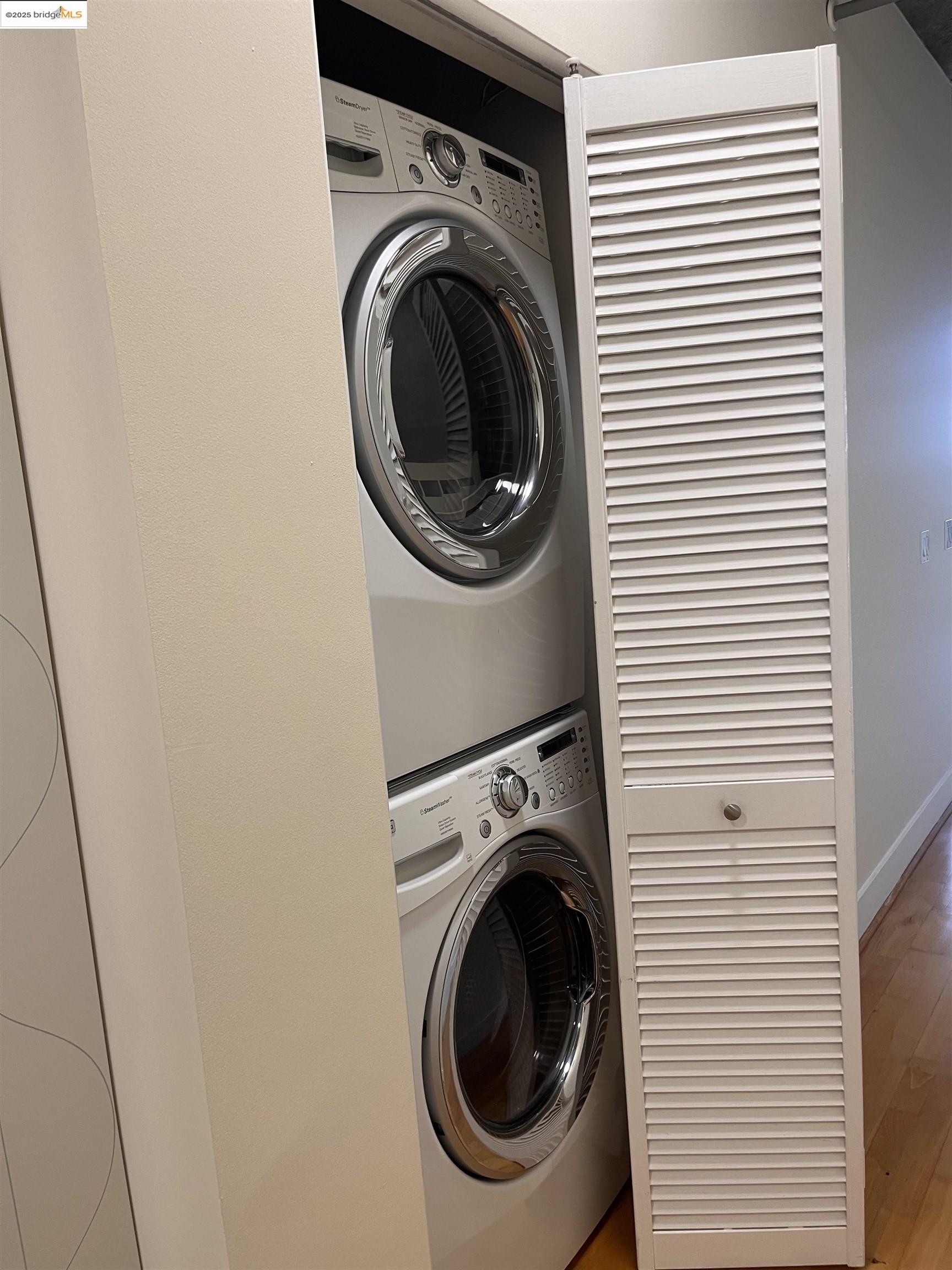 311 Oak Street, Unit 724 Oakland, CA 94607 - Photo 16 of 16 a utility room with dryer and washer