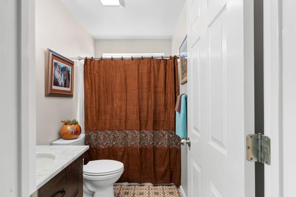 128 Ridge Grove Road Kerrville, TX 78028 - Photo 17 of 31 Guest Bathroom