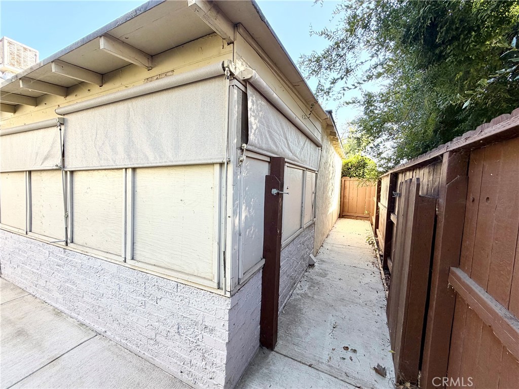 2201 F Street Merced, CA 95340 - Photo 37 of 38 side gated area