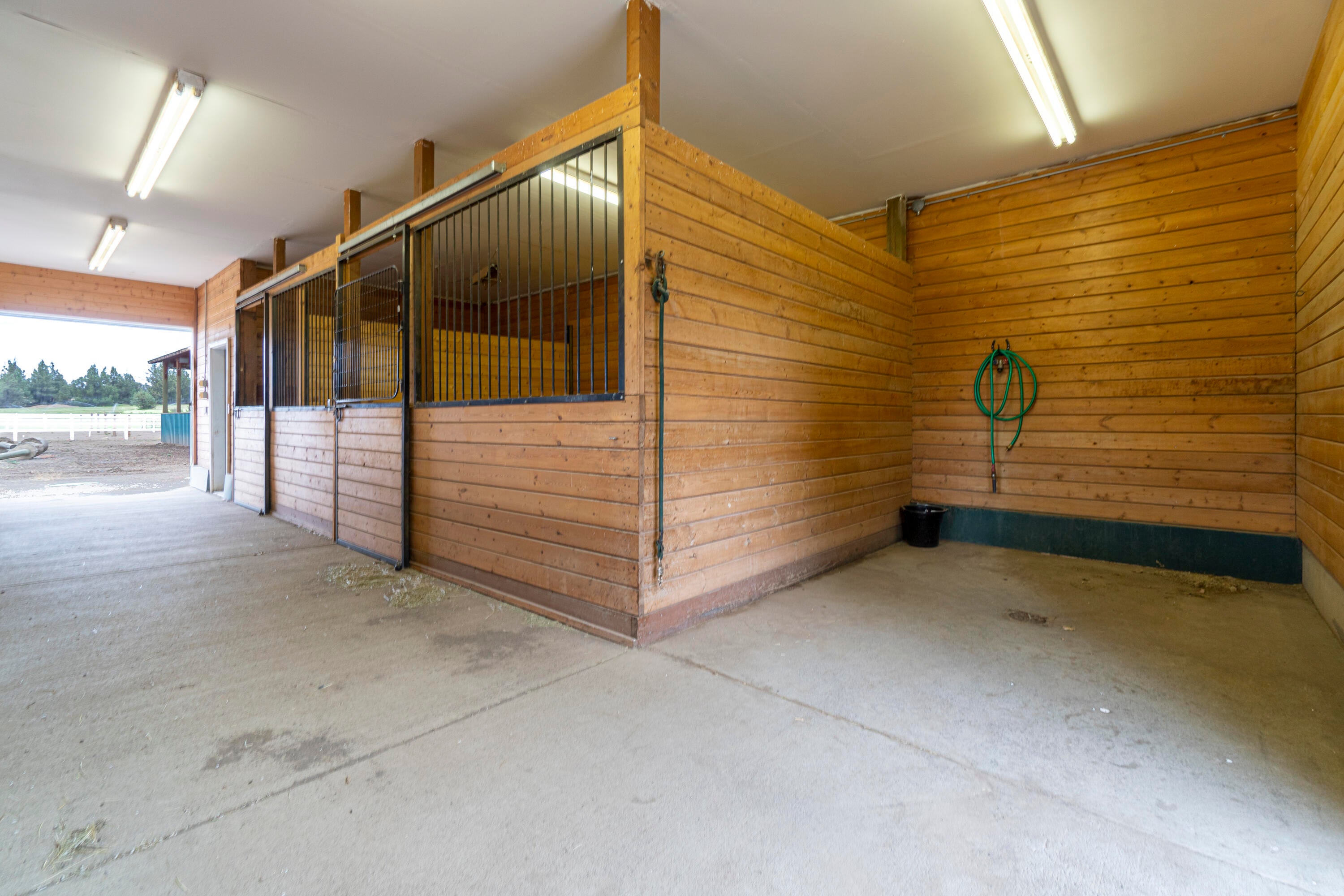 22075 Bear Creek Road Bend, OR 97701 - Photo 53 of 95 22075-148
