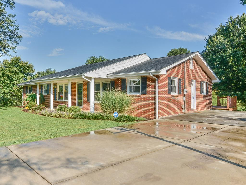460 Bill Bennett Road Johnson City, TN 37604 - Photo 3 of 35 Photo 3