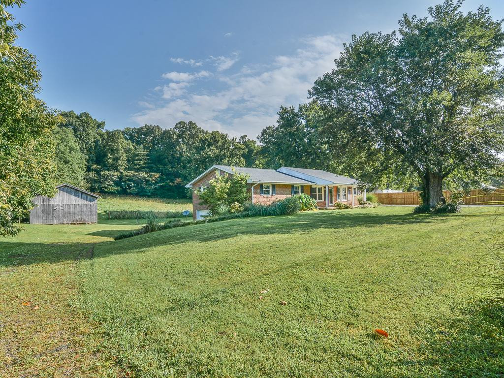 460 Bill Bennett Road Johnson City, TN 37604 - Photo 4 of 35 Photo 4