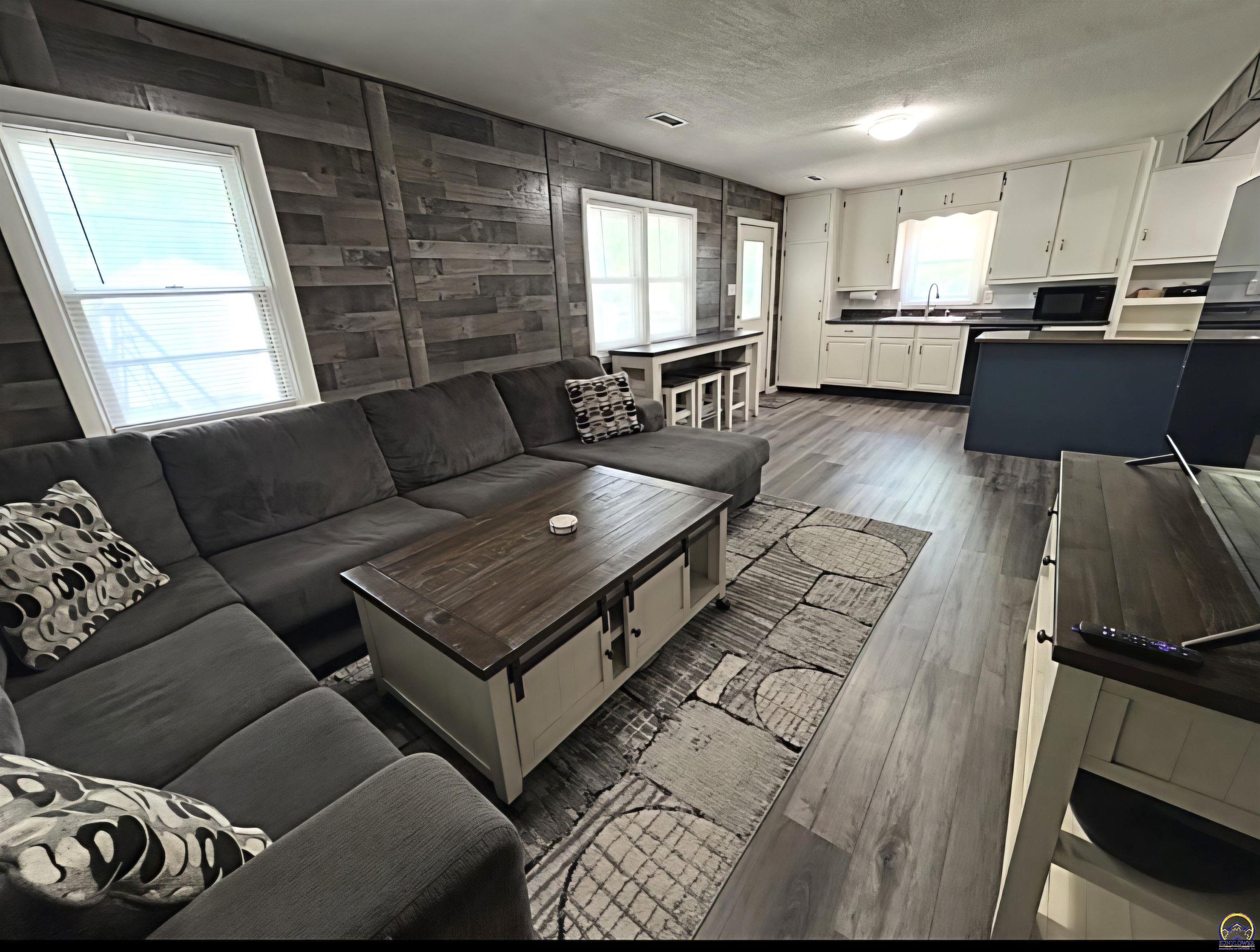 4708 Southwest 18th Terrace Topeka, KS 66604 - Photo 11 of 22