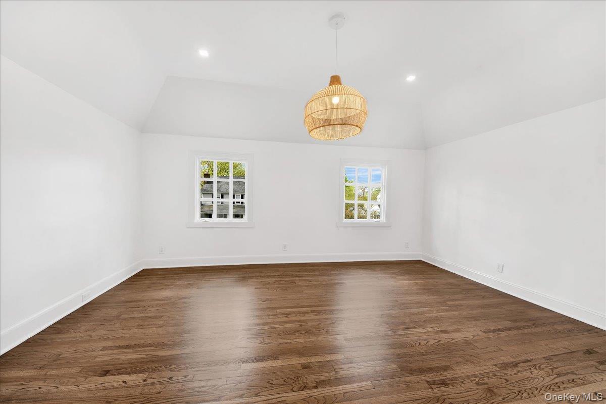 7 Fernwood Avenue Rye, NY 10580 - Photo 3 of 43