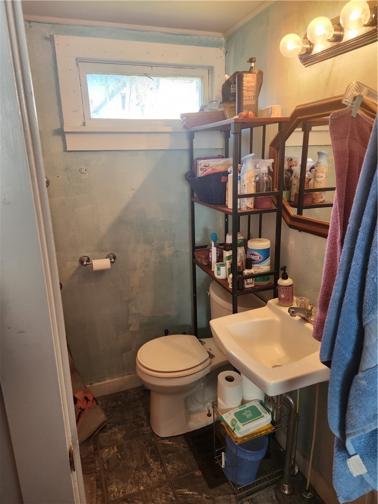 3954 Ridge Road Williamson, NY 14589 - Photo 10 of 12 Apartment Bathroom