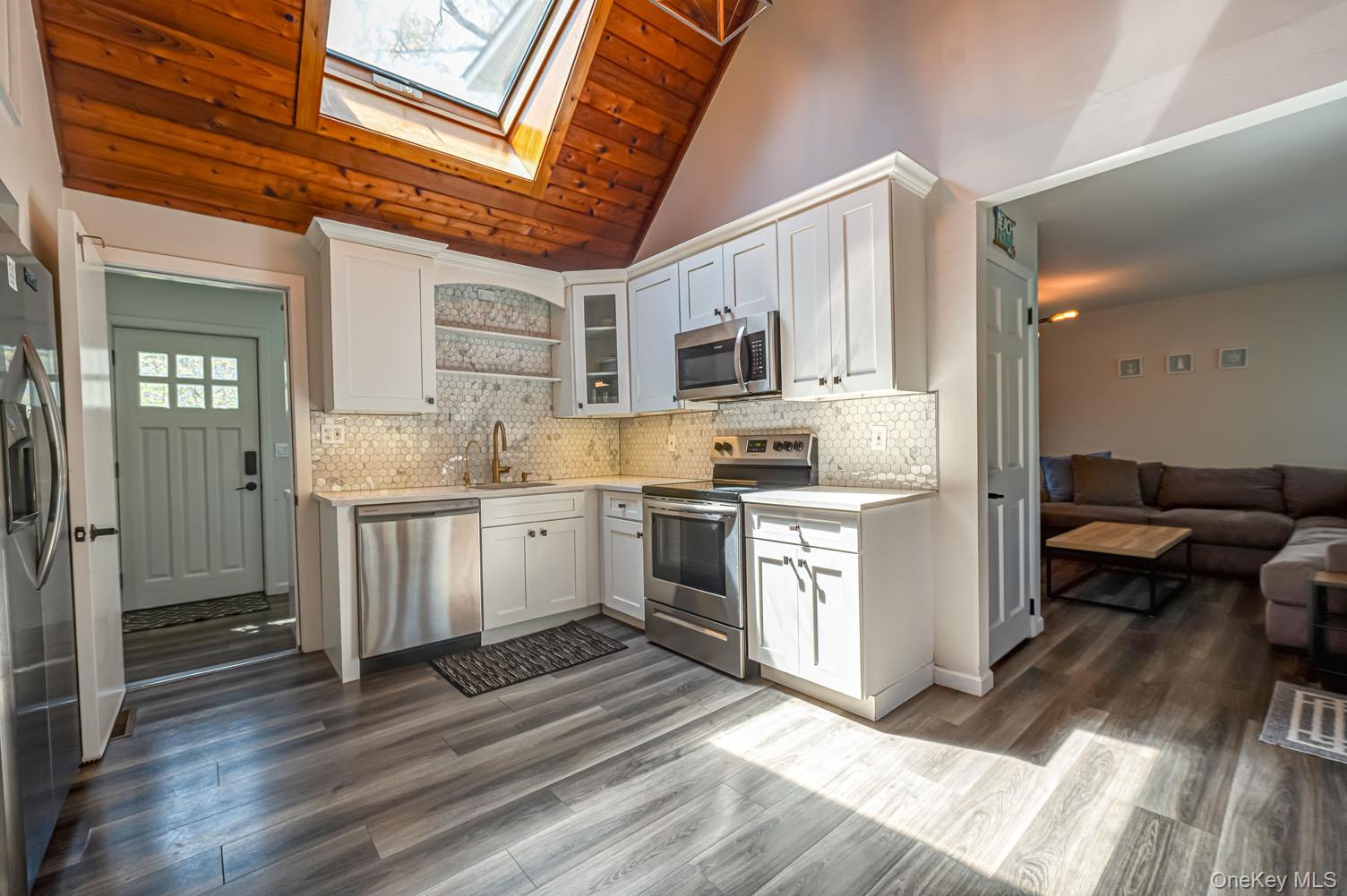 48 Springville Road Hampton Bays, NY 11946 - Photo 23 of 46