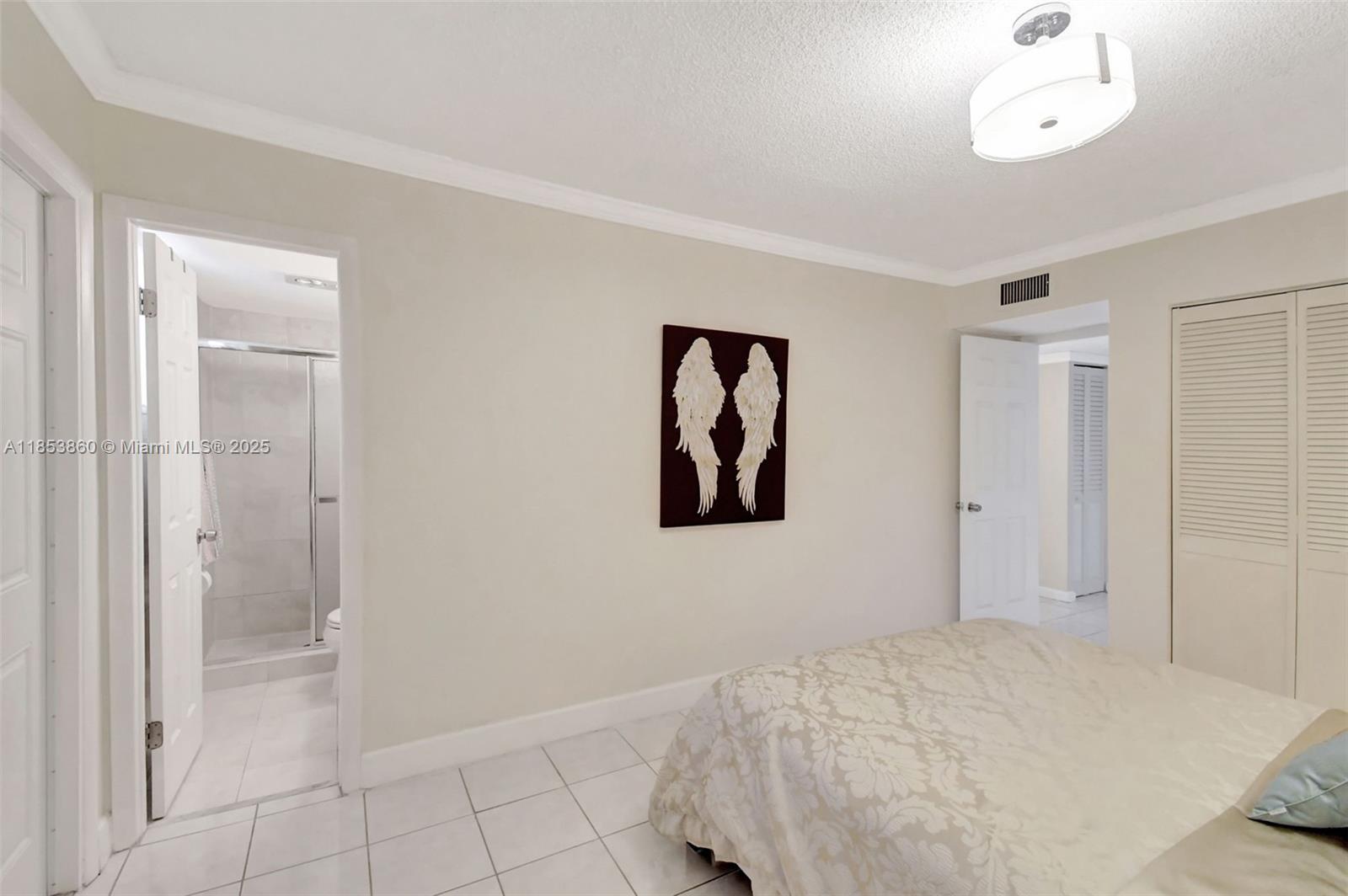 415 Northeast 2nd Street, Unit 124 Hallandale Beach, FL 33009 - Photo 25 of 36 a bedroom with a bed and a painting on the wall