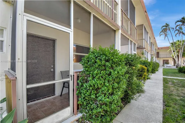 $229,000 | 415 Northeast 2nd Street, Unit 124, Hallandale Beach, FL 33009