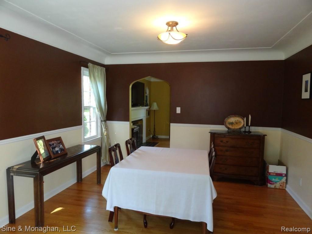 449 Roland Road Grosse Pointe, MI 48236 - Photo 4 of 28 DSC05635.jpg