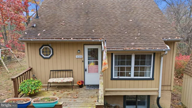 $250,000 | 128 Hemlock Lane, Gerrardstown, WV 25420