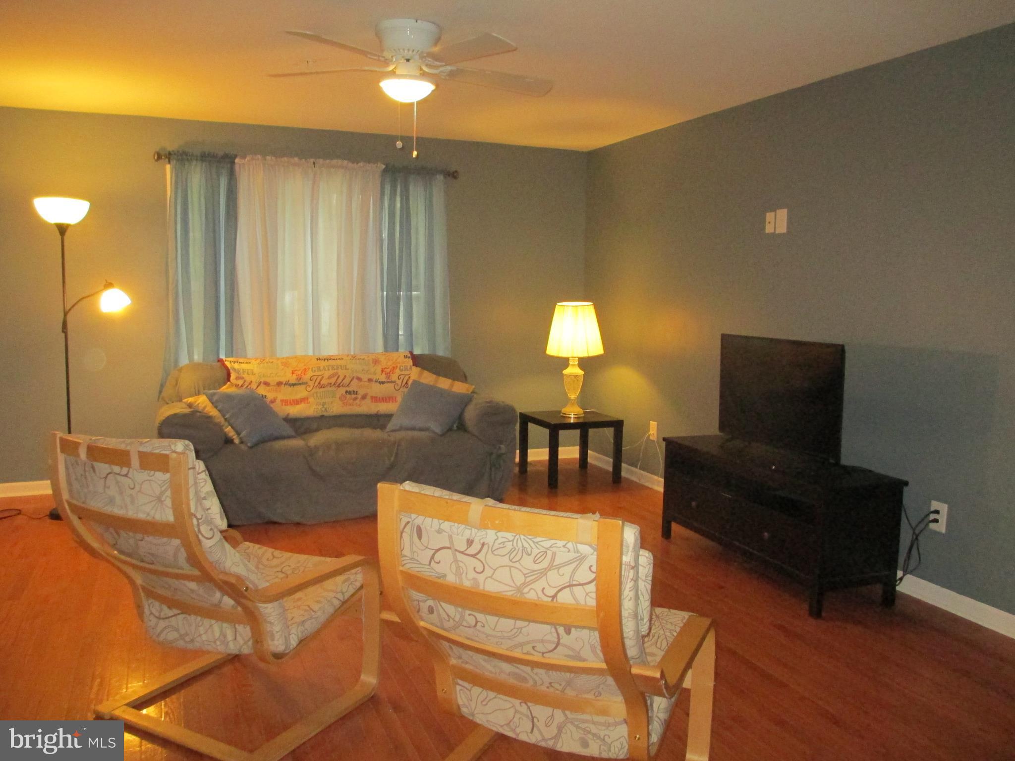 308 Caroline Avenue Ridgely, MD 21660 - Photo 4 of 16 Living Room
