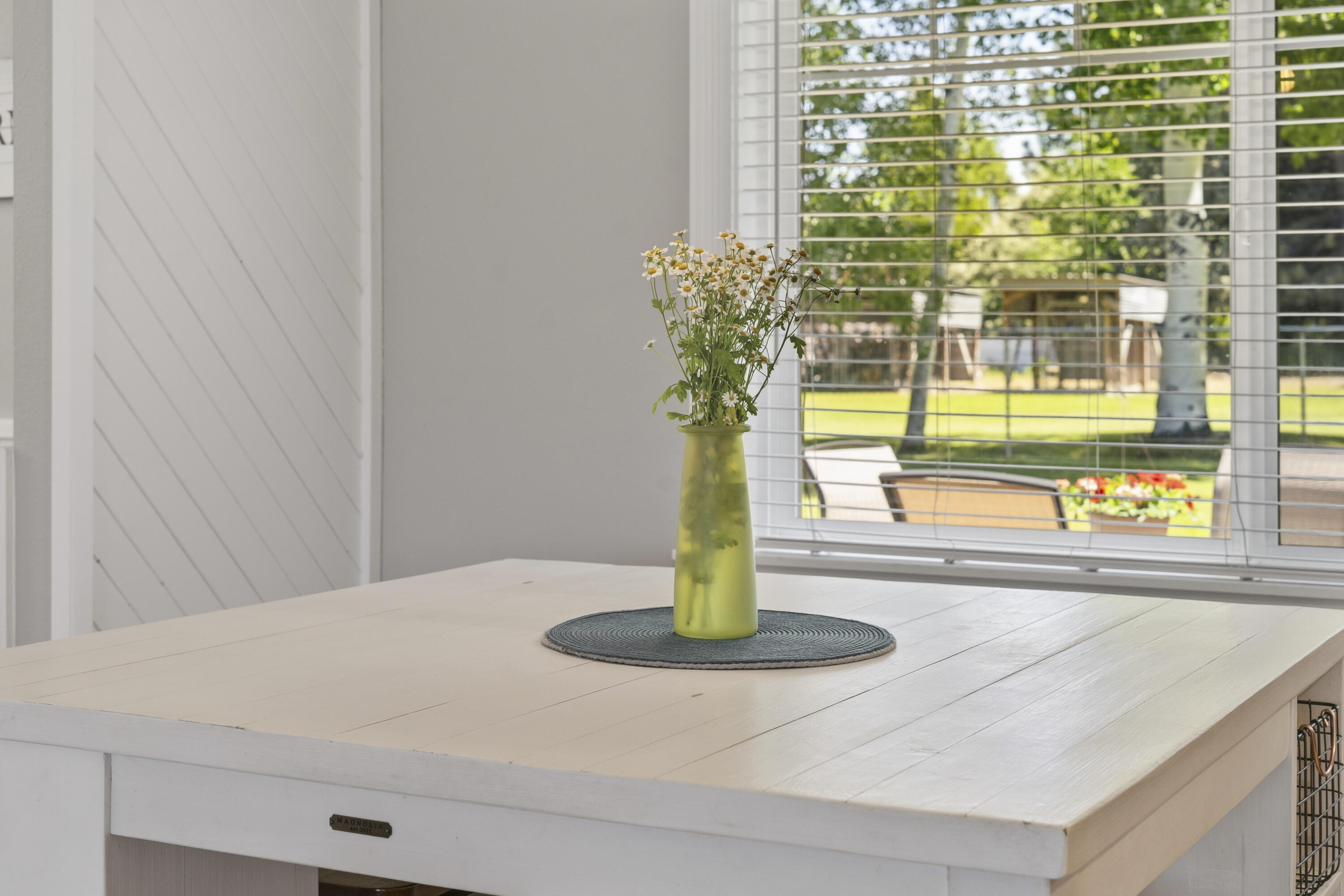 61908 Pettigrew Road Bend, OR 97702 - Photo 18 of 62 57-Dining Area