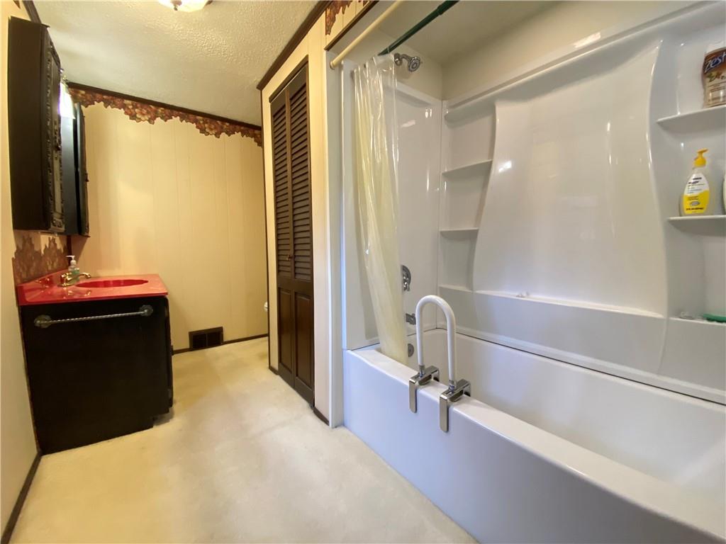 692 Mitchell Hill Road Greenville, PA 16125 - Photo 37 of 49 a bathroom with a bathtub and a sink