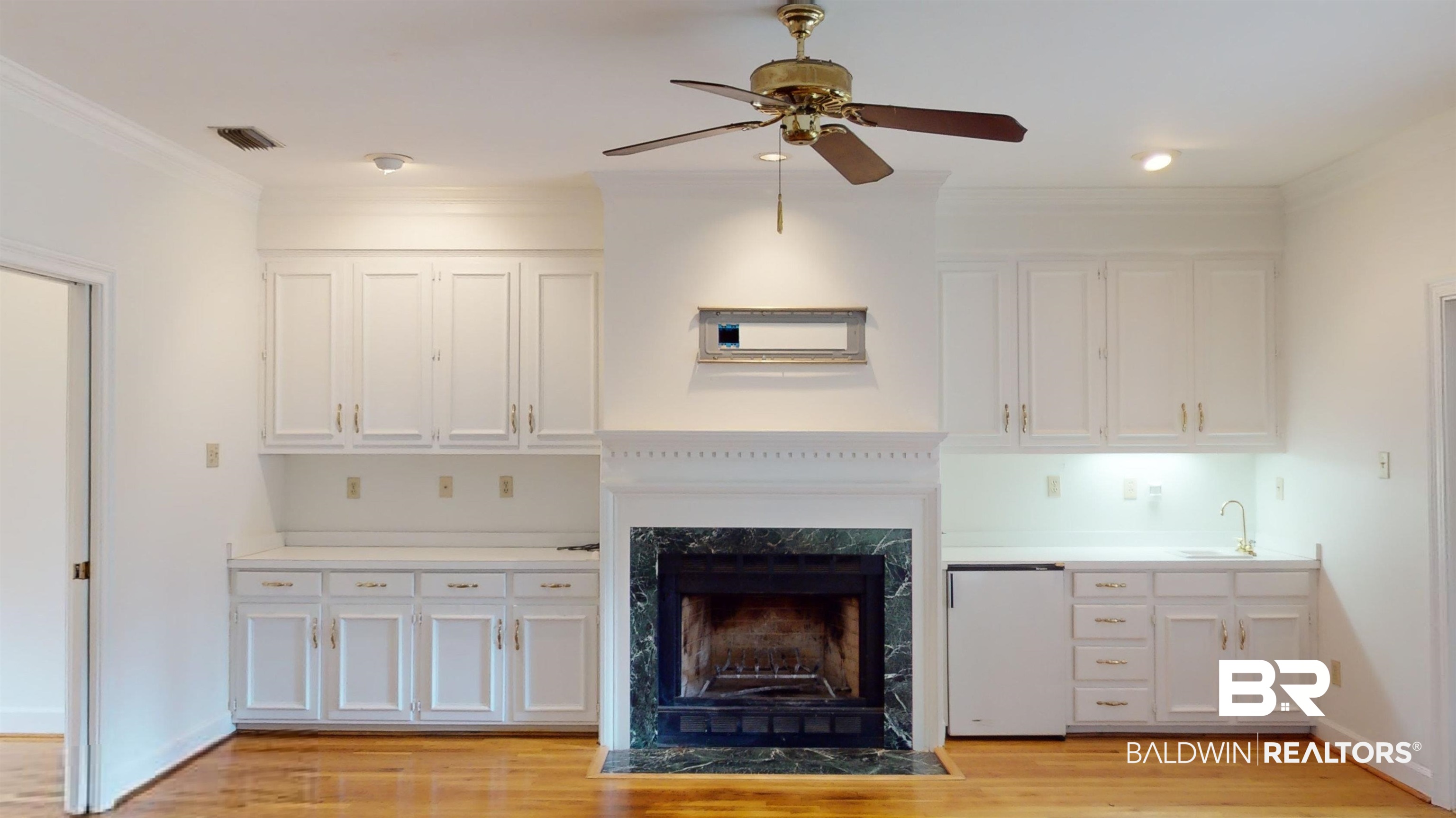 5700 North Regency Court Mobile, AL 36609 - Photo 6 of 24 Family Room