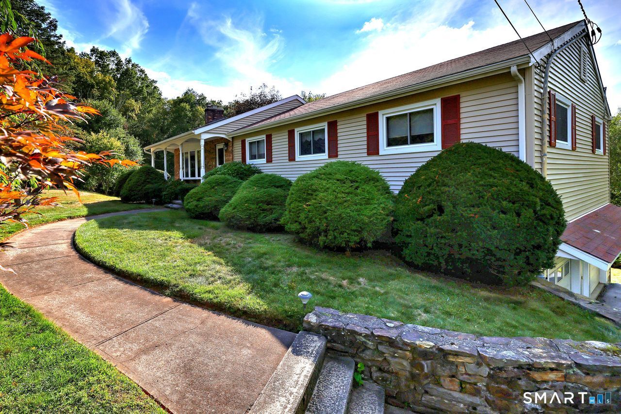 90 Brook Hill Road Hamden, CT 06514 - Photo 3 of 36