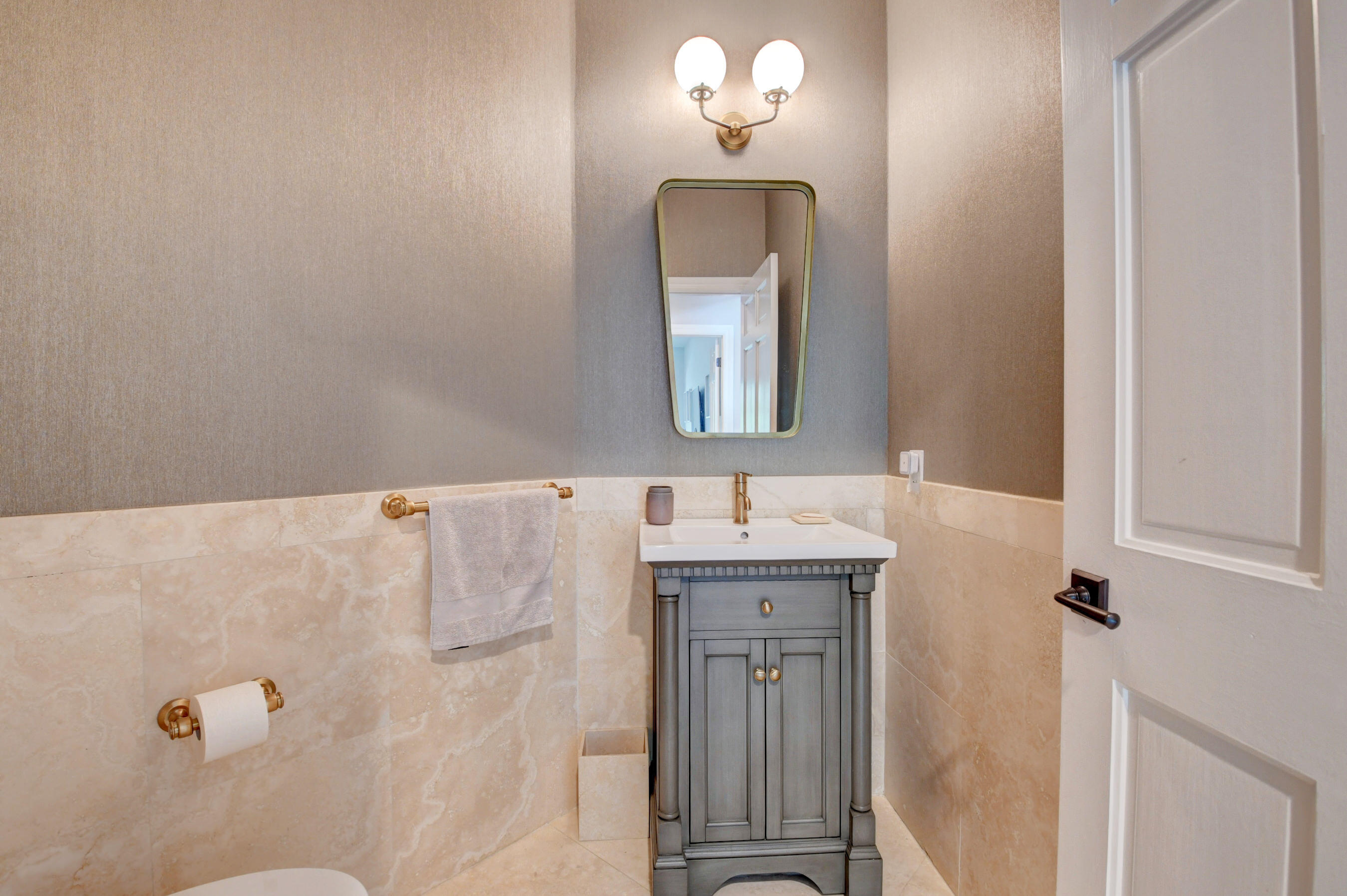 5710 Hamilton Way Boca Raton, FL 33496 - Photo 16 of 70 Guest Bath