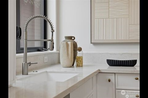 2806 West Dravus Street Seattle, WA 98199 - Photo 9 of 18