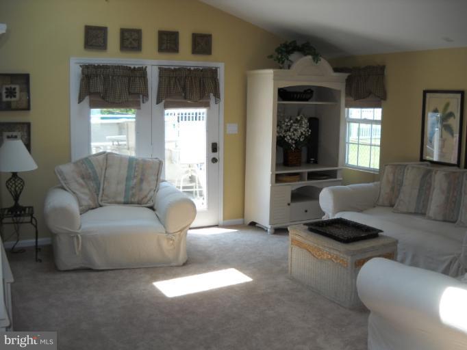 2430 Zion Road Halethorpe, MD 21227 - Photo 27 of 29 Living Room