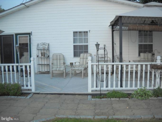 Exterior (Rear)