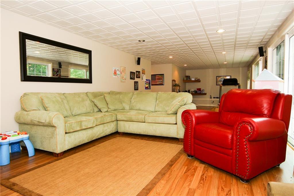 372 Main Road Phippsburg, ME 04562 - Photo 20 of 35 Family room (again!)
