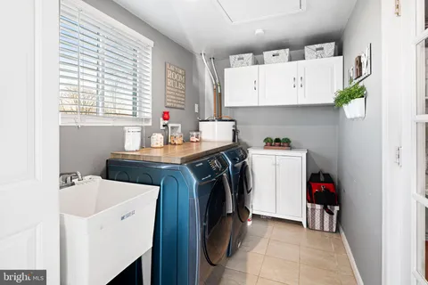 $429,999 | 5 Glenwood Lane, Levittown, PA 19055