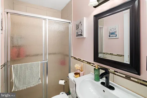 $429,999 | 5 Glenwood Lane, Levittown, PA 19055