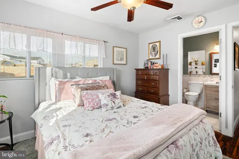 $429,999 | 5 Glenwood Lane, Levittown, PA 19055