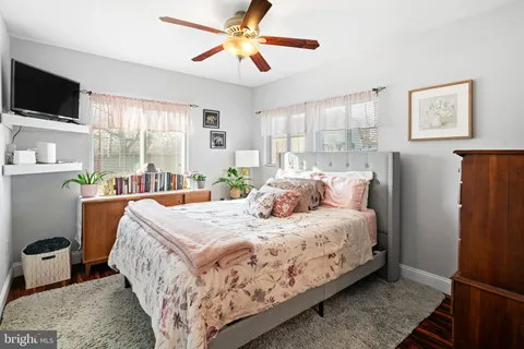 $429,999 | 5 Glenwood Lane, Levittown, PA 19055