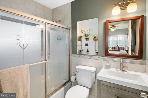 $429,999 | 5 Glenwood Lane, Levittown, PA 19055