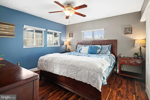 $429,999 | 5 Glenwood Lane, Levittown, PA 19055