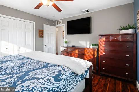 $429,999 | 5 Glenwood Lane, Levittown, PA 19055