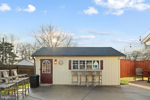 $429,999 | 5 Glenwood Lane, Levittown, PA 19055