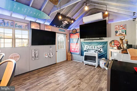 $429,999 | 5 Glenwood Lane, Levittown, PA 19055