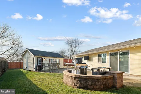 $429,999 | 5 Glenwood Lane, Levittown, PA 19055