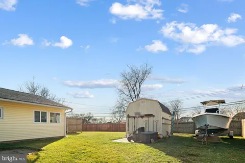 $429,999 | 5 Glenwood Lane, Levittown, PA 19055